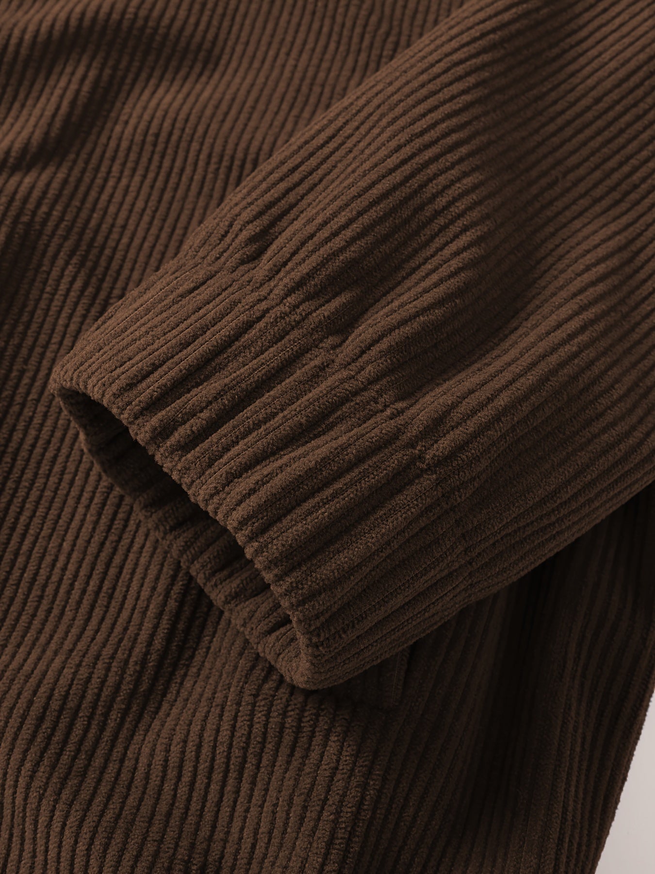 Veste en velours côtelé marron zippée – Style universitaire et casual chic