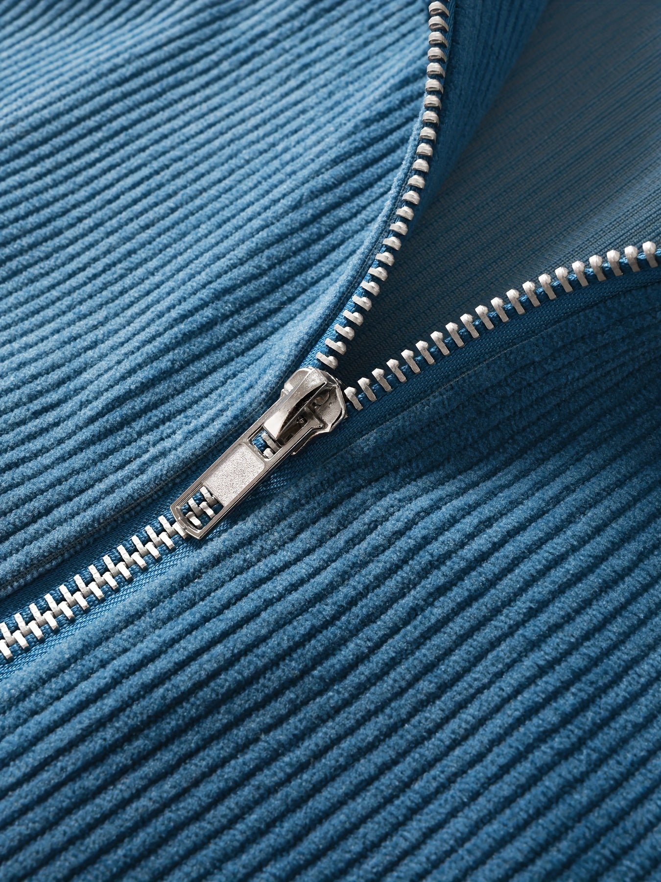Veste en velours côtelé marron zippée – Style universitaire et casual chic